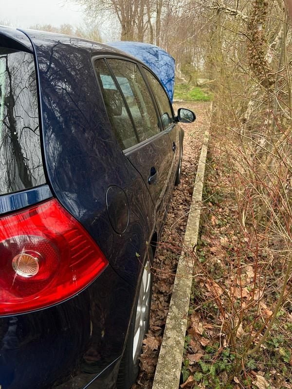 Gebraucht VW Golf V 105 PS (77 kW) 2006 Blau Kleinwagen