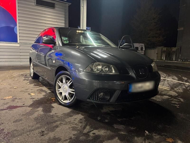Silber Gebraucht 2007 Seat Ibiza Limousine | 1.000 € (Guter Preis) - Bild 1/4