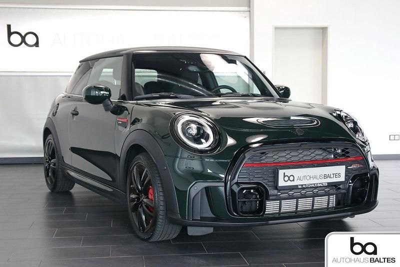Używany Mini John Cooper Works 231 KM (169 kW) 2024 Zielony Hatchback