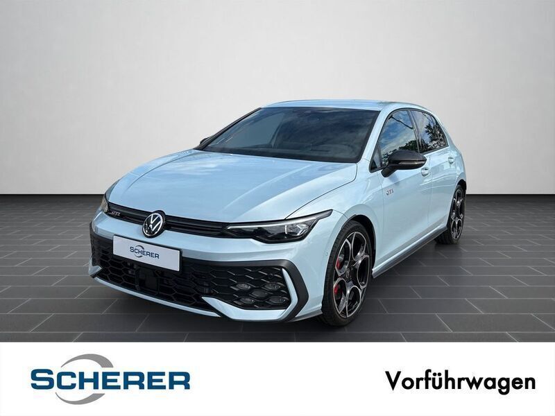 Blau Gebraucht 2025 VW Golf VIII GTI Limousine | 46.890 € (Teuer) - Bild 1/4