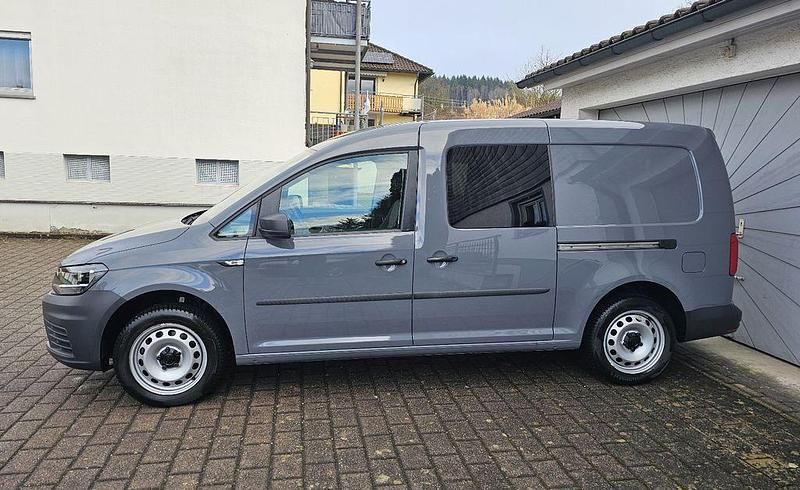 Gebraucht VW Caddy Maxi 131 PS (96 kW) 2020 Grau Van / Kleinbus