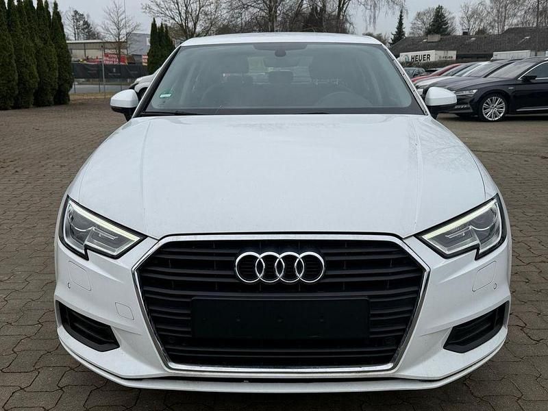 Gebraucht Audi A3 Basis 116 PS (85 kW) 2018 Weiß Limousine