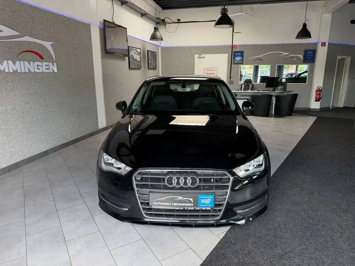 Gebraucht Audi A3 Ambiente 105 PS (77 kW) 2013 Brillantschwarz Kleinwagen