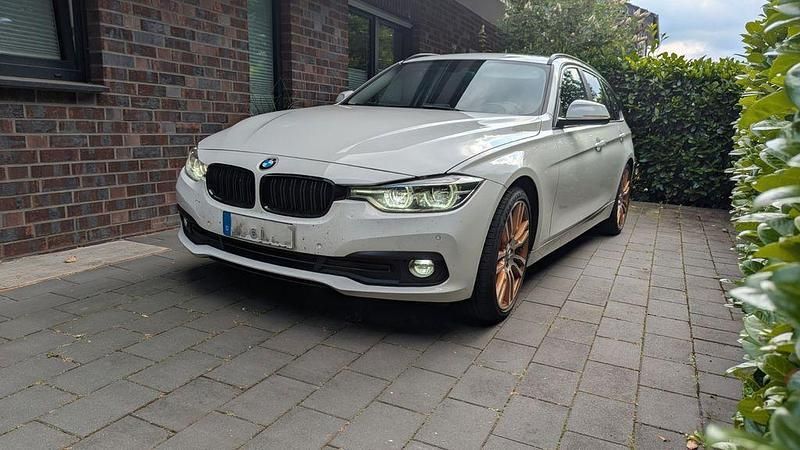 Weiß Gebraucht 2017 BMW 318 Kombi | 9.600 € (Fairer Preis) - Bild 1/4