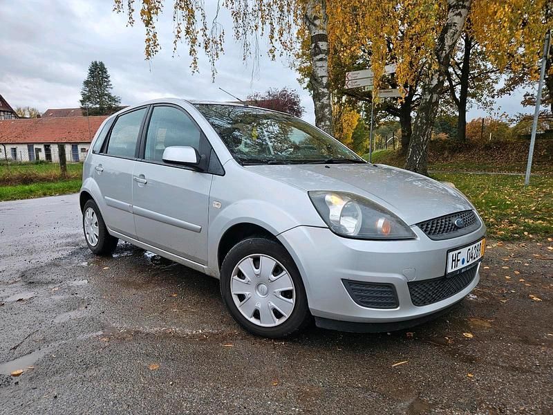 Silber Gebraucht 2008 Ford Fiesta Kleinwagen | 750 € (Guter Preis) - Bild 1/4