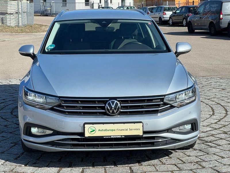 Gebraucht VW Passat 150 PS (110 kW) 2023 Gelb Kombi