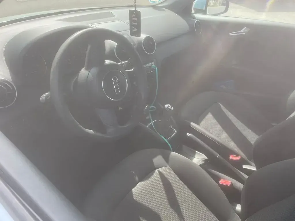 Second-hand Audi A1 Ambition 86 CP (63 kW) 2012 Albastru Hatchback