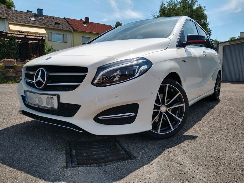 Weiß Gebraucht 2015 Mercedes B180 Urban Van / Kleinbus | 17.500 € (Fairer Preis) - Bild 1/4