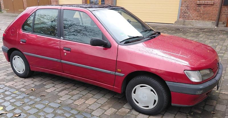 Rot Gebraucht 1996 Peugeot 306 Kleinwagen | 600 € - Bild 1/4