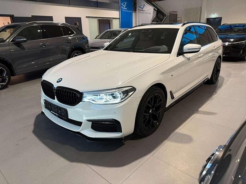 Alpinweiss iii Gebraucht 2020 BMW 520 Performance Kombi | 28.900 € (Fairer Preis) - Bild 1/4