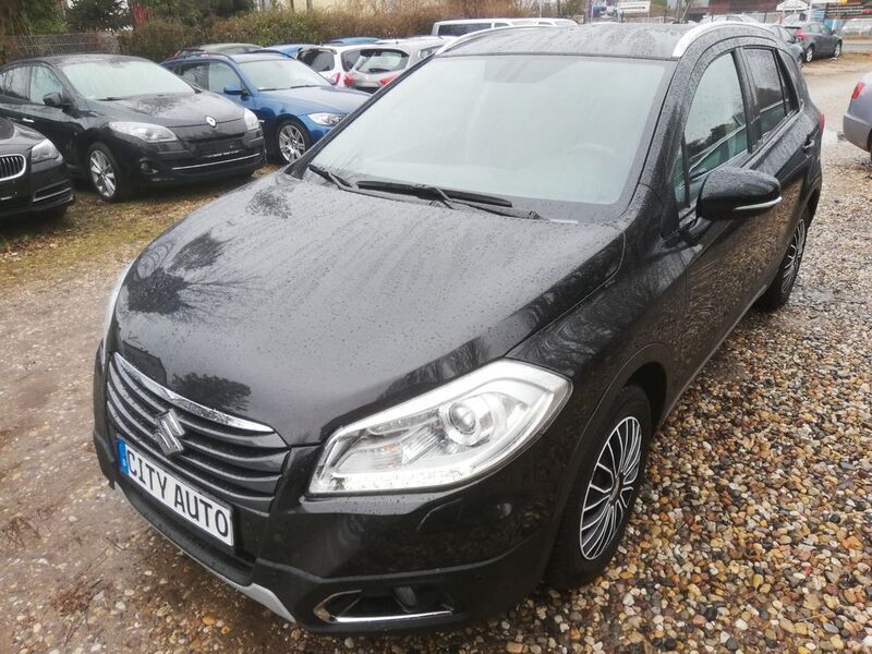 Schwarz Gebraucht 2015 Suzuki SX4 S-Cross Comfort SUV | 13.370 € (Fairer Preis) - Bild 1/4
