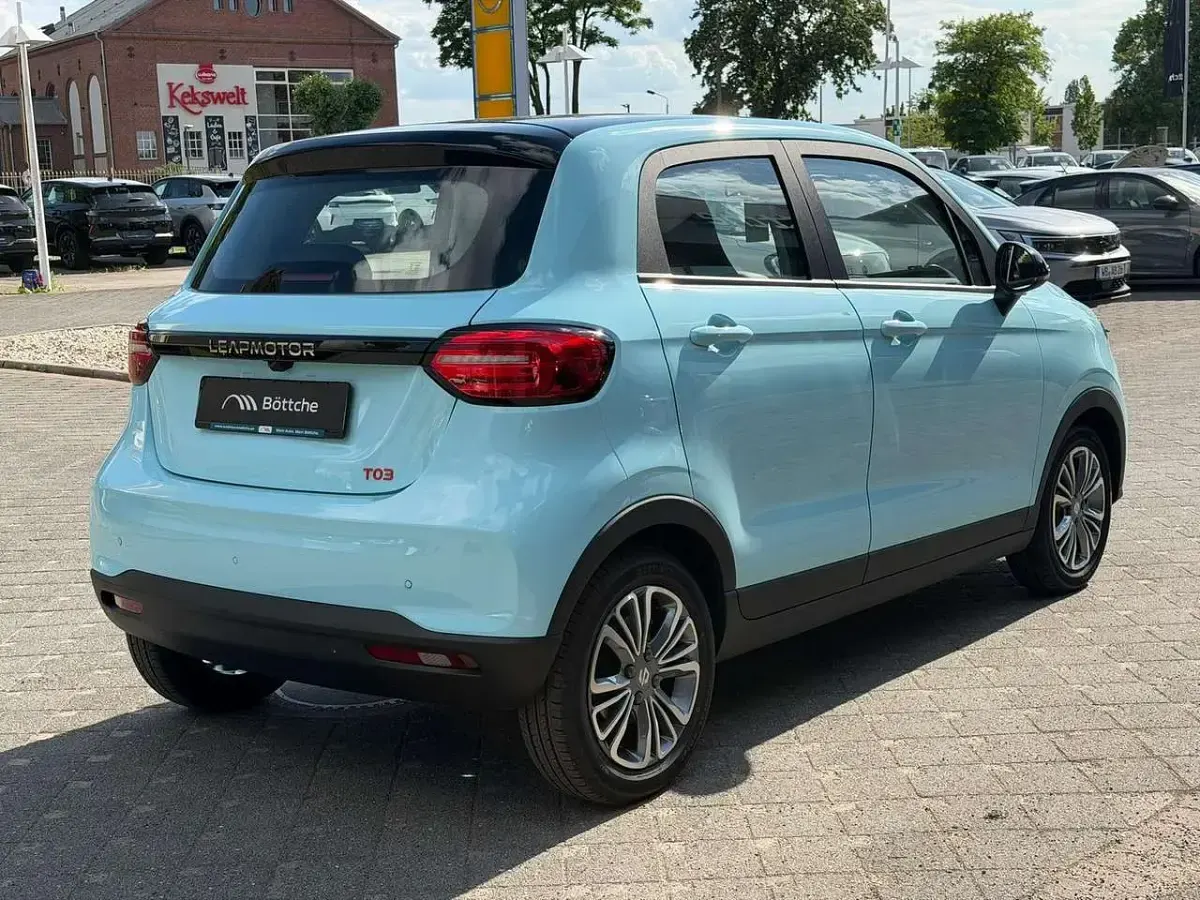 Neu Leapmotor T03 69 kW (95 PS) 2026 Caribbean blau Kleinwagen