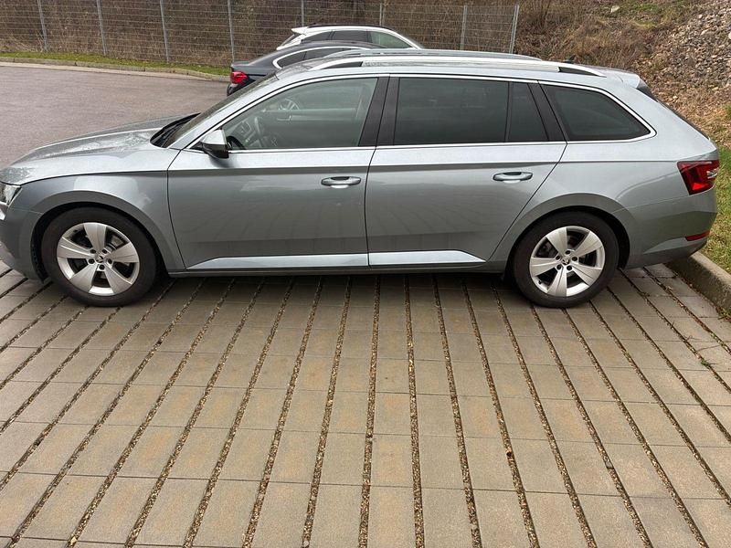 Gebraucht Skoda Superb Style 190 PS (139 kW) 2019 Silber Kombi