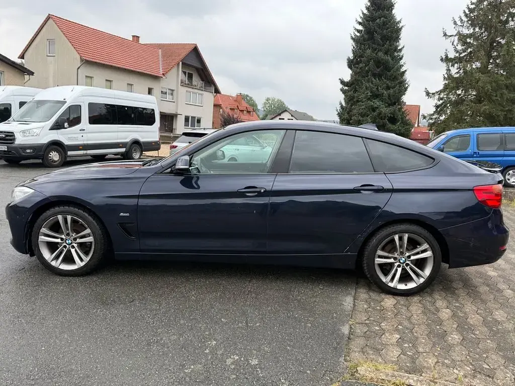 Gebraucht BMW 318 Sport Line 150 PS (110 kW) 2015 Blau Limousine