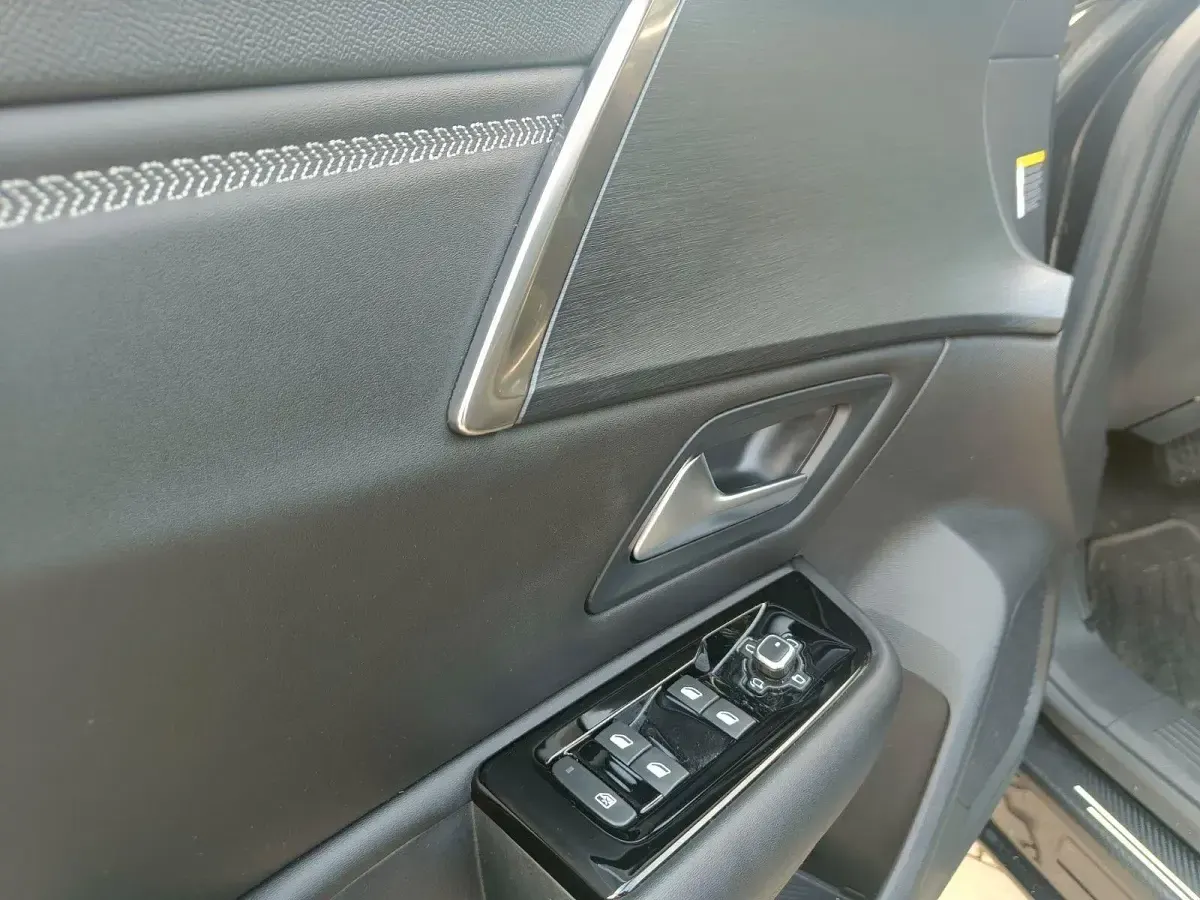Gebraucht Citroën C5 X Shine 181 PS (133 kW) 2022 Schwarz Kombi