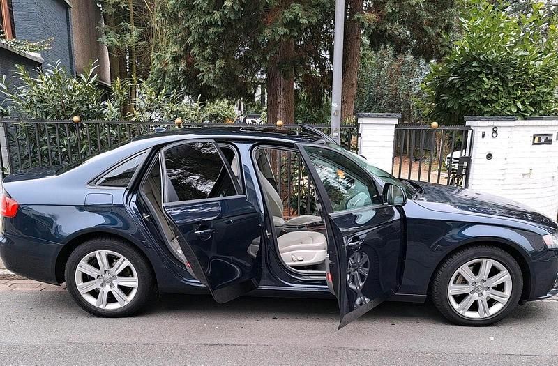 Blau Gebraucht 2009 Audi A4 Limousine | 6.350 € (Guter Preis) - Bild 1/4