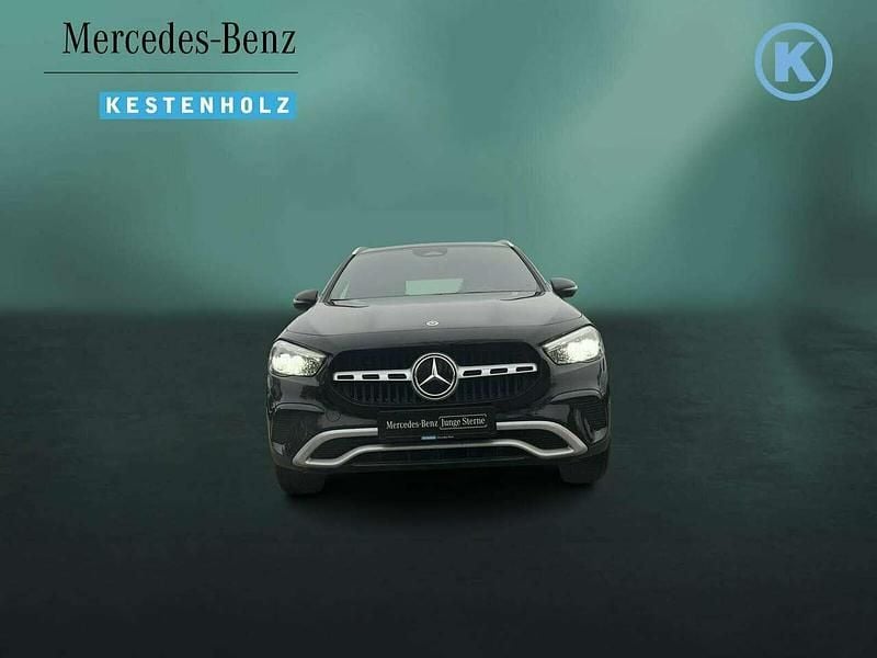 Gebraucht Mercedes GLA200 163 PS (119 kW) 2023 Unilack nachtschwarz SUV
