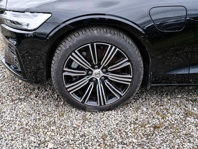 Gebraucht Volvo V60 Plus 398 PS (292 kW) 2025 Onyx black / metallic Kombi