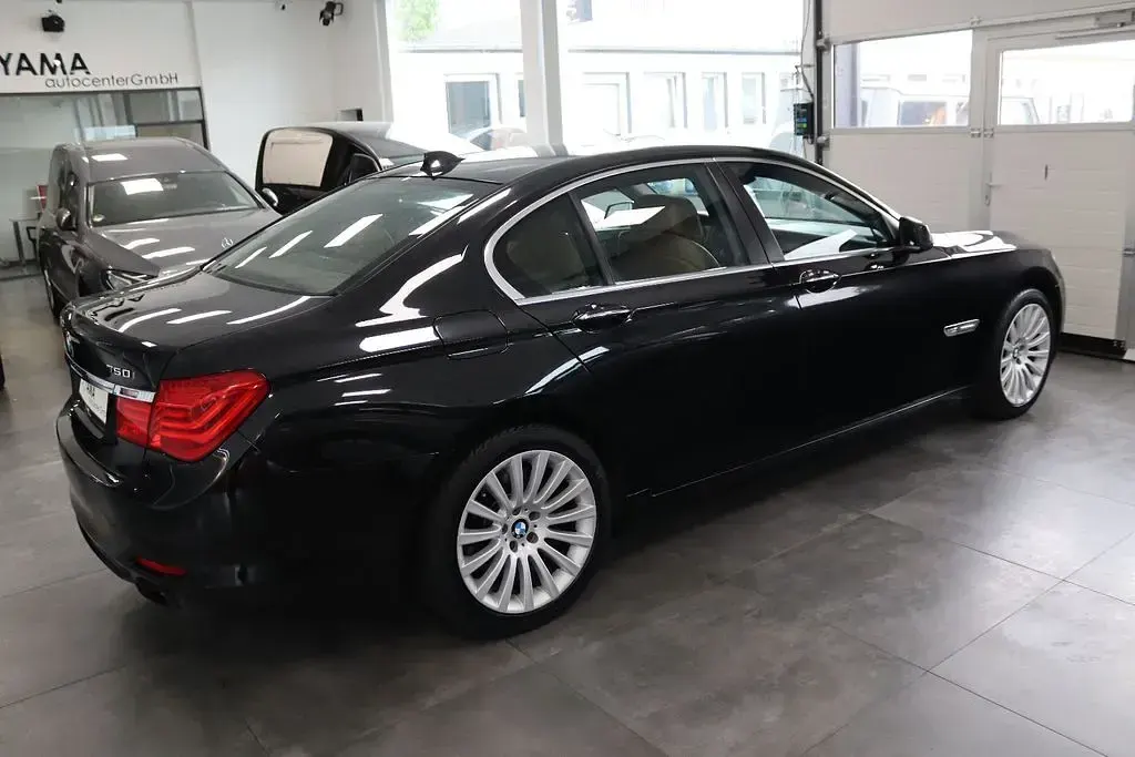 Gebraucht BMW 750 408 PS (300 kW) 2010 Schwarz Limousine
