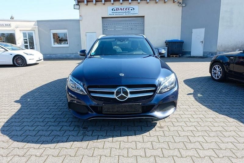 Second-hand Mercedes C400 333 CP (244 kW) 2017 Albastru Break