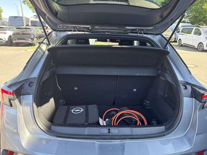 Gebraucht Opel Mokka-e Ultimate 100 kW (136 PS) 2022 Kontrast grau (silber) SUV