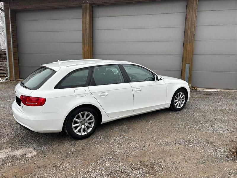 Gebraucht Audi A4 Attraction 136 PS (100 kW) 2014 Weiß Kombi