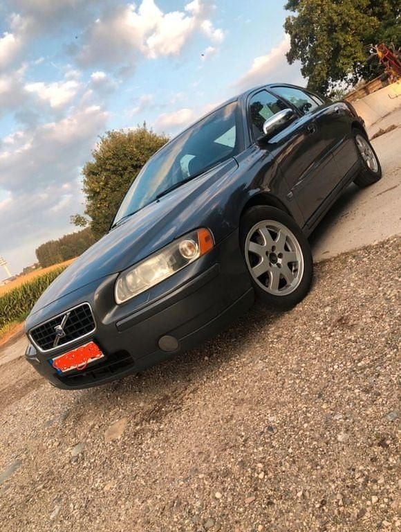 Grau Gebraucht 2005 Volvo S60 Kinetic Limousine | 1.850 € (Superpreis) - Bild 1/4