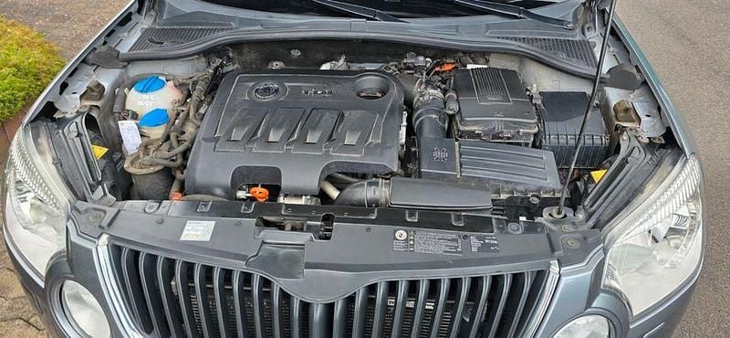 Grau Gebraucht 2013 Skoda Yeti Elegance SUV | 7.900 € (Guter Preis) - Bild 1/4
