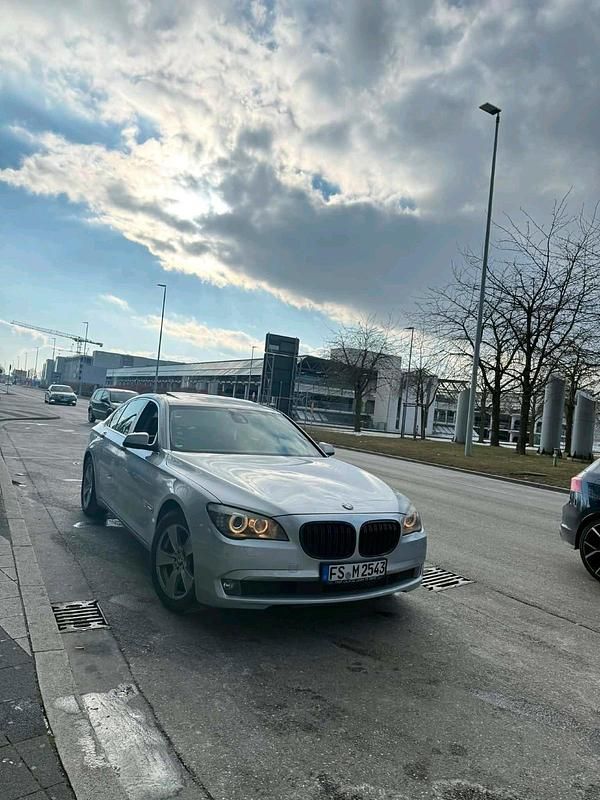 Gebraucht BMW 740 306 PS (225 kW) 2012 Grau Limousine