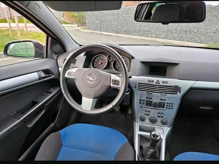 Schwarz Gebraucht 2009 Opel Astra GTC Coupé | 2.600 € (Superpreis) - Bild 1/3