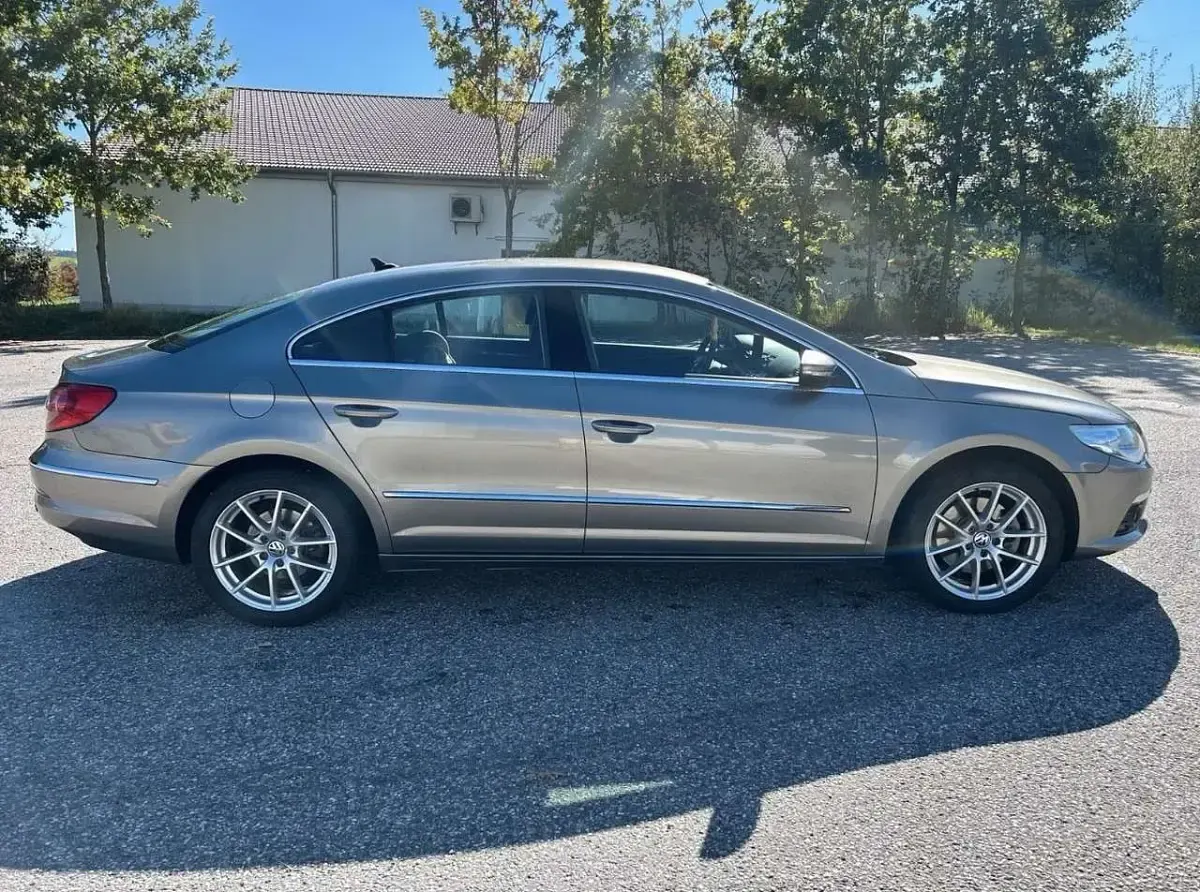 Gebraucht VW Passat Individual 160 PS (117 kW) 2010 Coupé