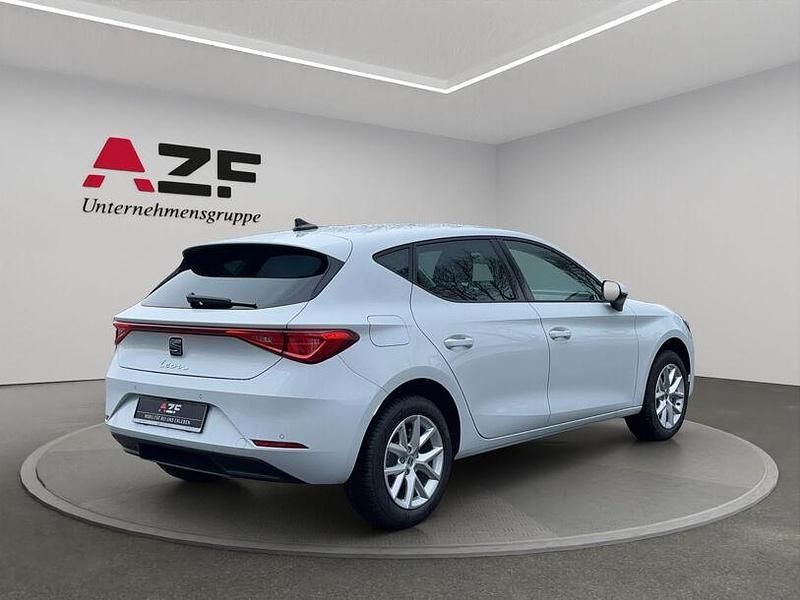 Neu Seat Leon Style 150 PS (110 kW) 2025 Weiß Limousine