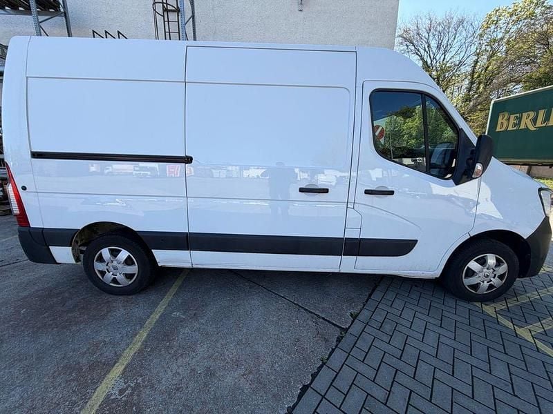 Second-hand Renault Master 179 CP (131 kW) 2023 Alb Monovolum
