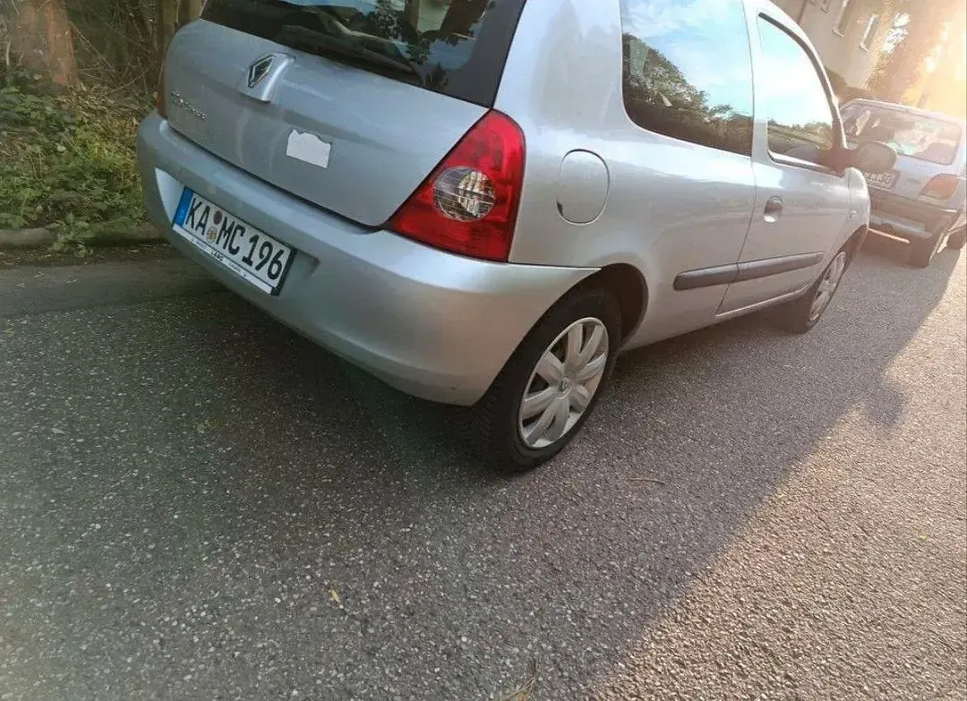 Gebraucht Renault Clio II Campus 58 PS (42 kW) 2006 Silber Kleinwagen