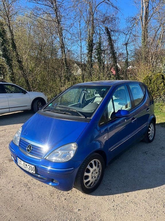 Blau Gebraucht 2001 Mercedes A170 Elegance Limousine | 1.500 € (Fairer Preis) - Bild 1/4