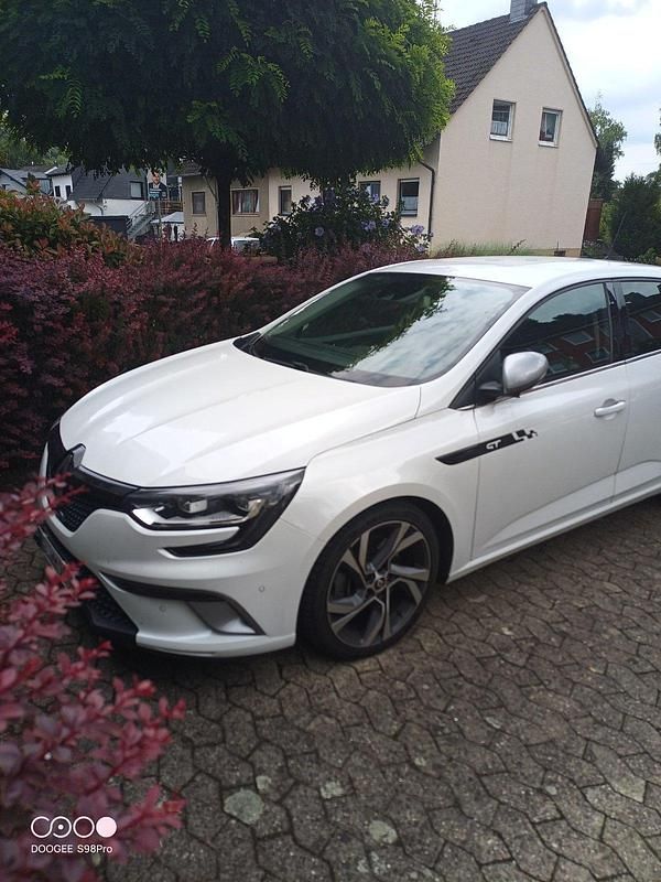 Weiß Gebraucht 2016 Renault Mégane GT Line Bose Edition Limousine | 14.500 € (Fairer Preis) - Bild 1/4