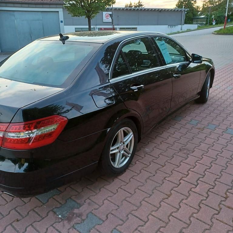 Gebraucht Mercedes E300 231 PS (169 kW) 2012 Schwarz Limousine