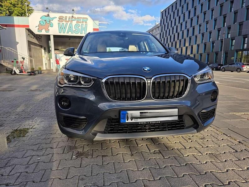 Grau Gebraucht 2016 BMW X1 SUV | 16.700 € (Fairer Preis) - Bild 1/4