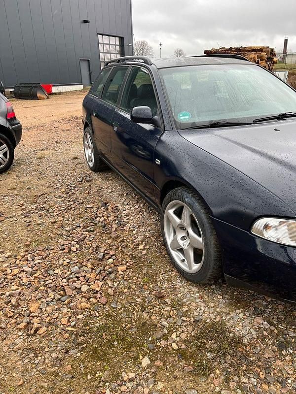 Gebraucht Audi A4 150 PS (110 kW) 1997 Blau Kombi