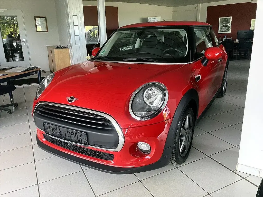 Gebraucht Mini ONE 102 PS (75 kW) 2019 Chili red Kleinwagen
