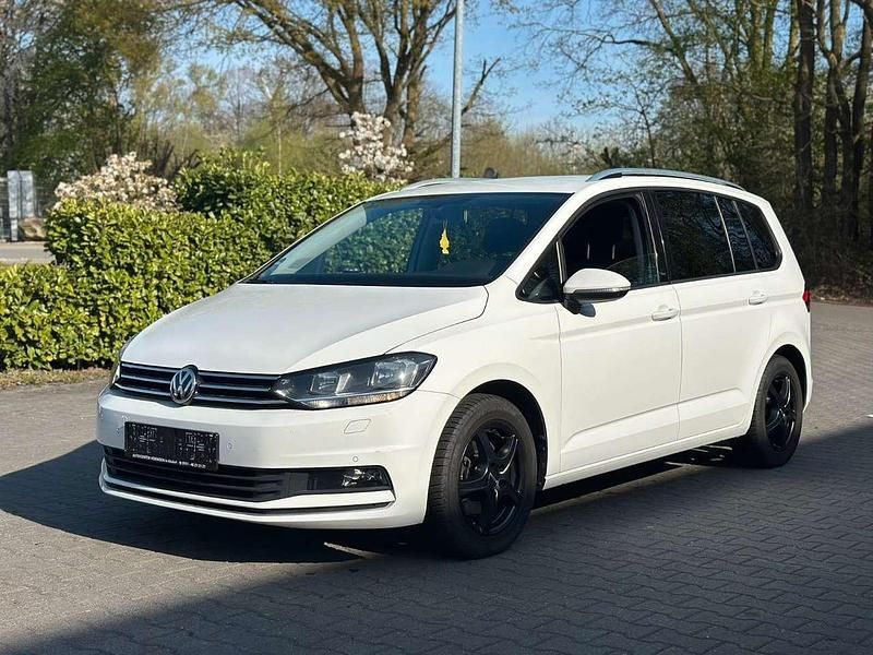 Weiß Gebraucht 2017 VW Touran Sound Van / Kleinbus | 8.990 € (Fairer Preis) - Bild 1/2