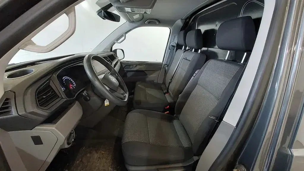 Gebraucht VW T6.1 150 PS (110 kW) 2023 Grau Van