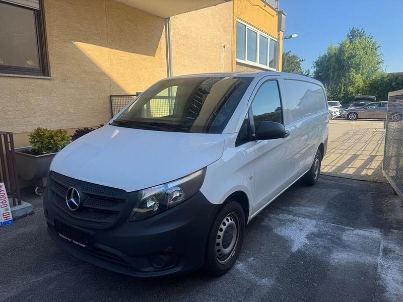 Arktikweiss Gebraucht 2021 Mercedes Vito Van / Kleinbus | 14.990 € - Bild 1/4