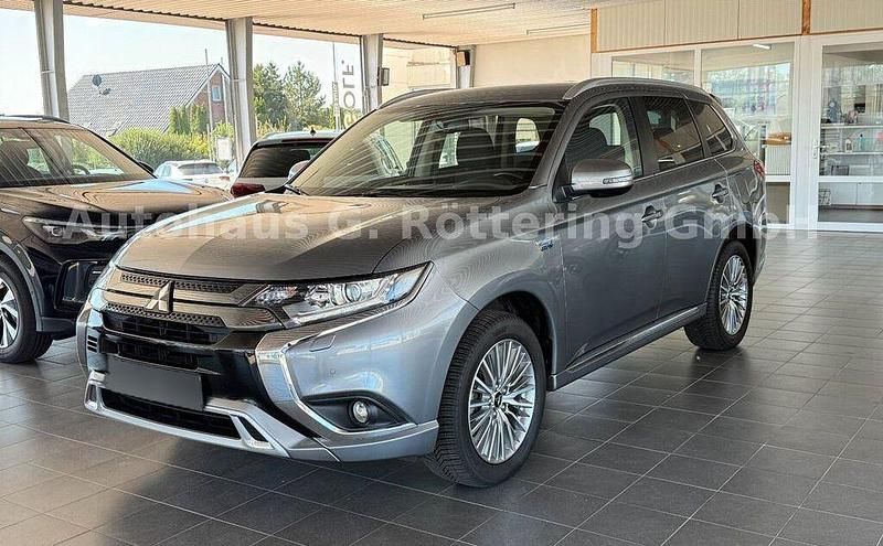 Grau metallic Gebraucht 2021 Mitsubishi Outlander P-HEV | 26.470 € (Fairer Preis) - Bild 1/4