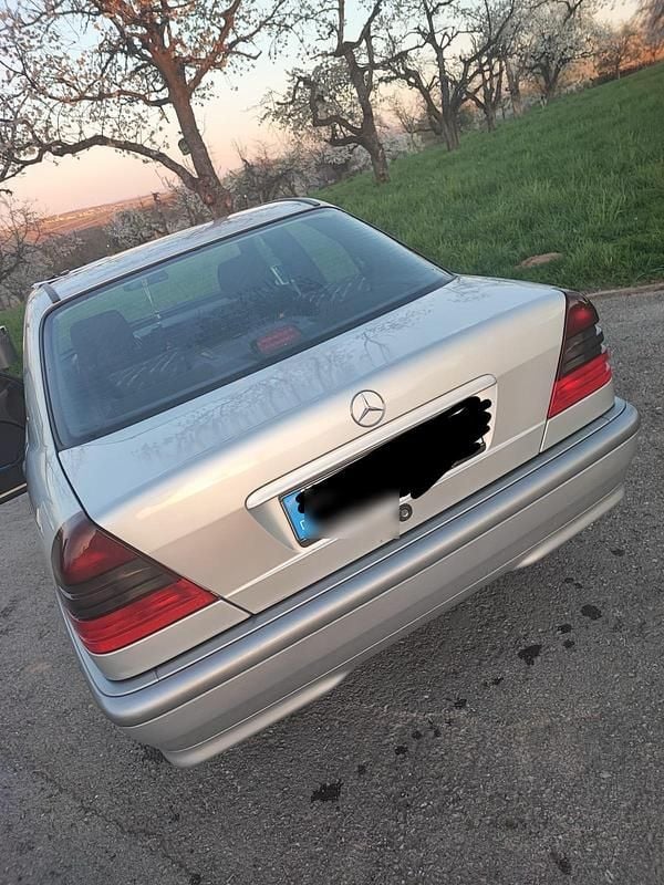 Second-hand Mercedes C180 122 CP (89 kW) 1998 Argintiu Berlinǎ