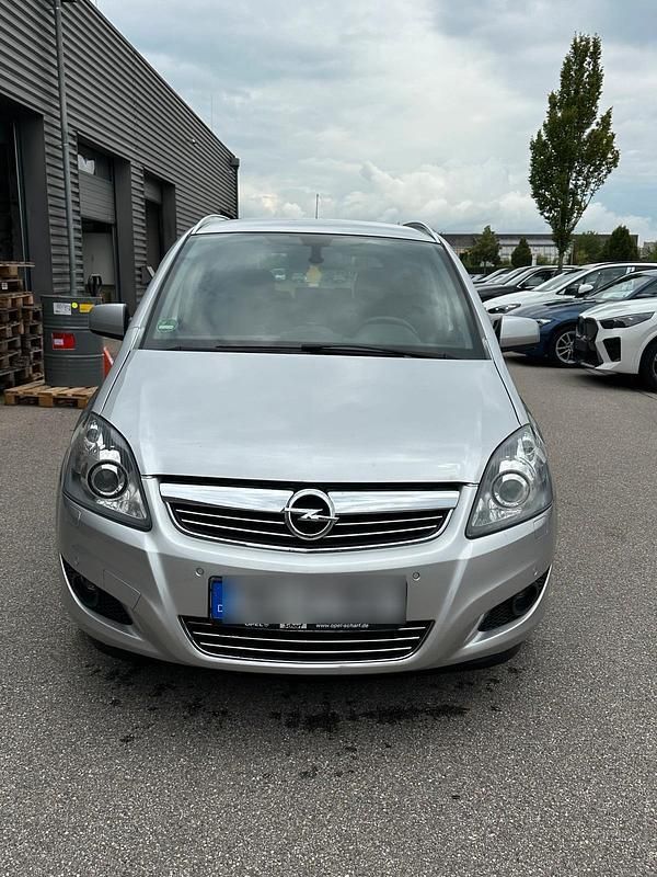 Silber Gebraucht 2014 Opel Zafira Family Van / Kleinbus | 9.000 € (Etwas zu teuer) - Bild 1/4