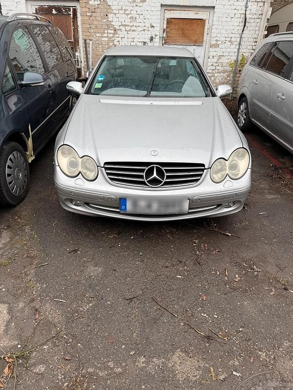 Silber Gebraucht 2005 Mercedes CLK270 Coupé | 2.450 € - Bild 1/4