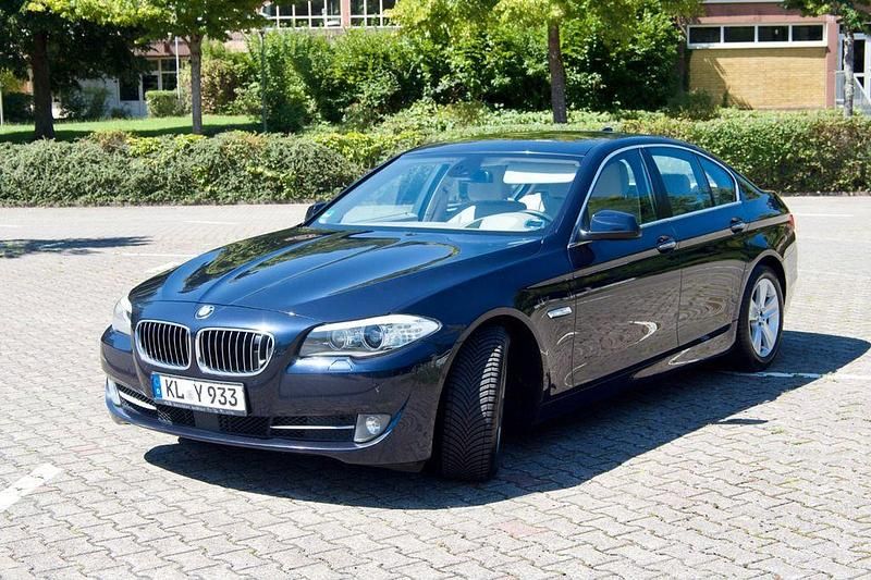 Blau Gebraucht 2011 BMW 530 Limousine | 12.400 € (Fairer Preis) - Bild 1/4