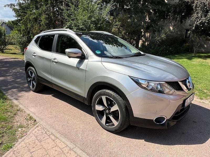 Silber Gebraucht 2016 Nissan Qashqai N-Connecta SUV | 13.799 € (Guter Preis) - Bild 1/4