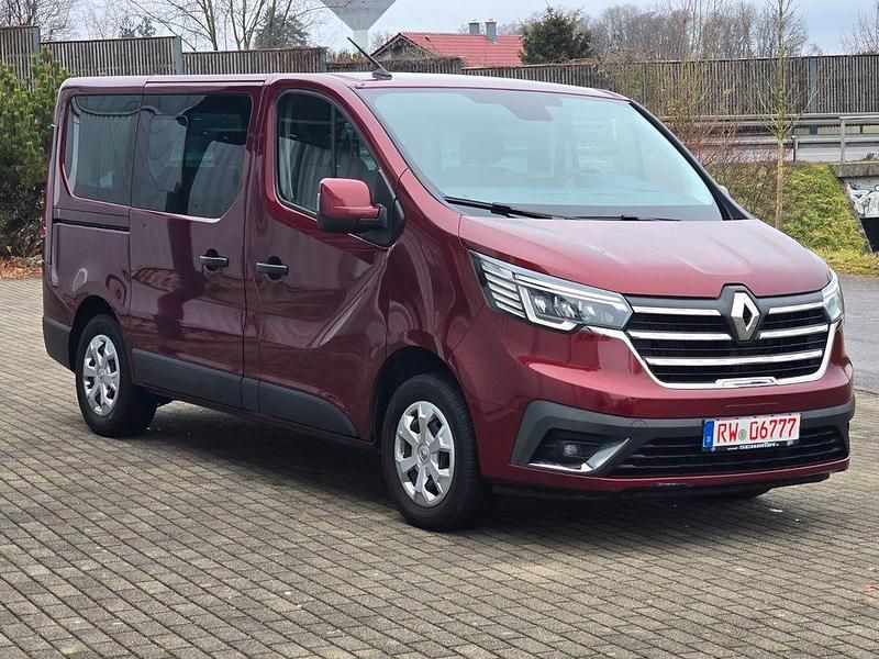 Gebraucht Renault Trafic Life 110 PS (80 kW) 2022 Rot Van / Kleinbus